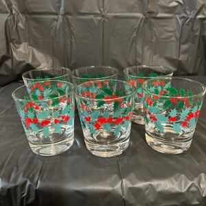 Festive Holly Glass Tumblers Set.  (CH13)